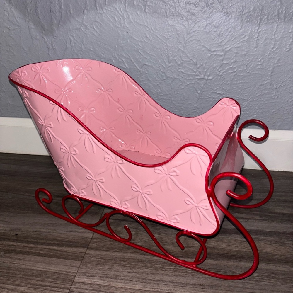 Ashland Pink and Red Holiday Sleigh